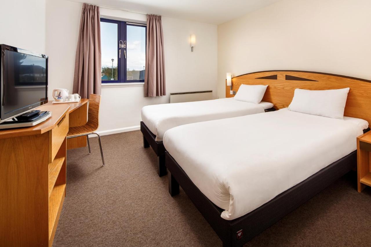 Ibis Wellingborough Hotel Bagian luar foto