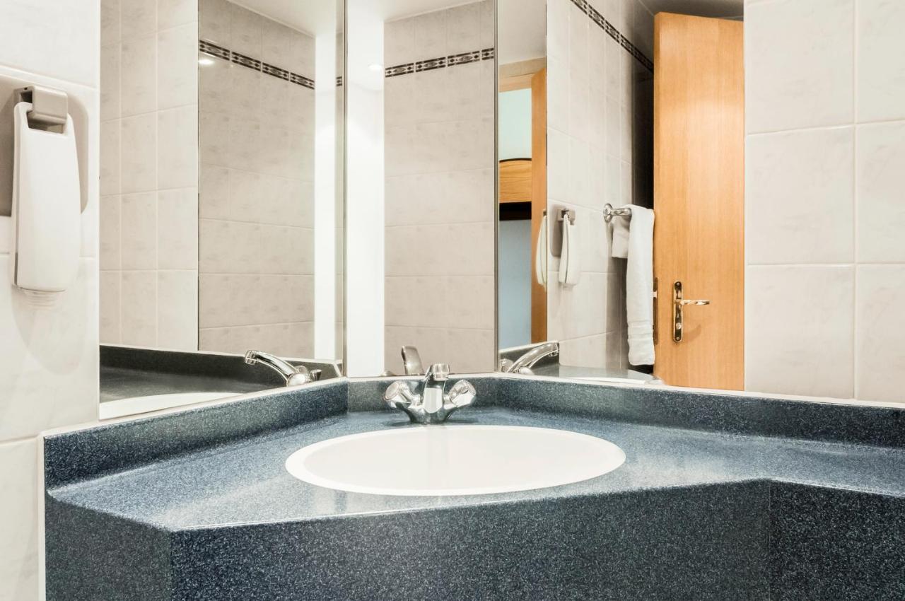 Ibis Wellingborough Hotel Bagian luar foto