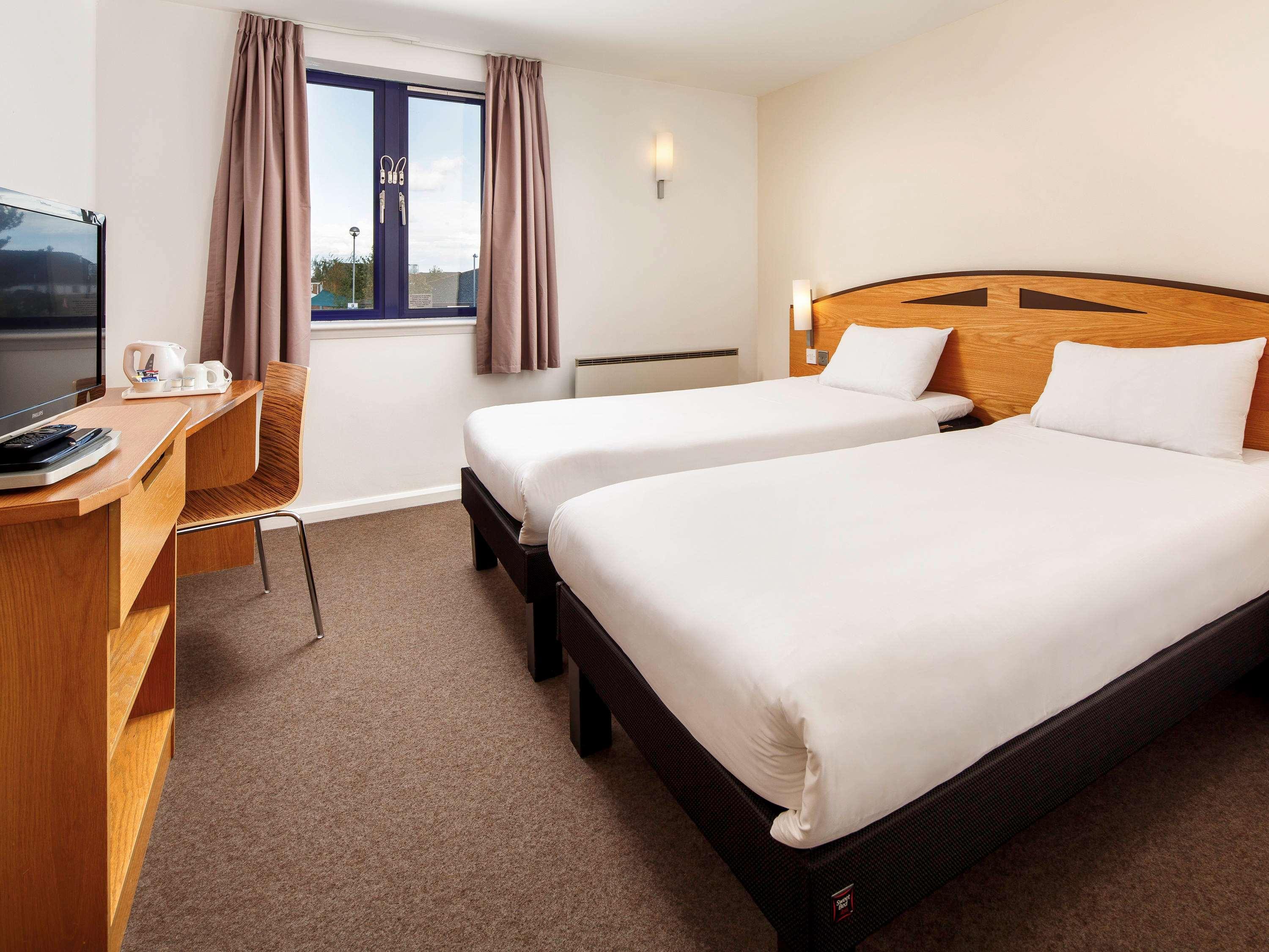 Ibis Wellingborough Hotel Bagian luar foto