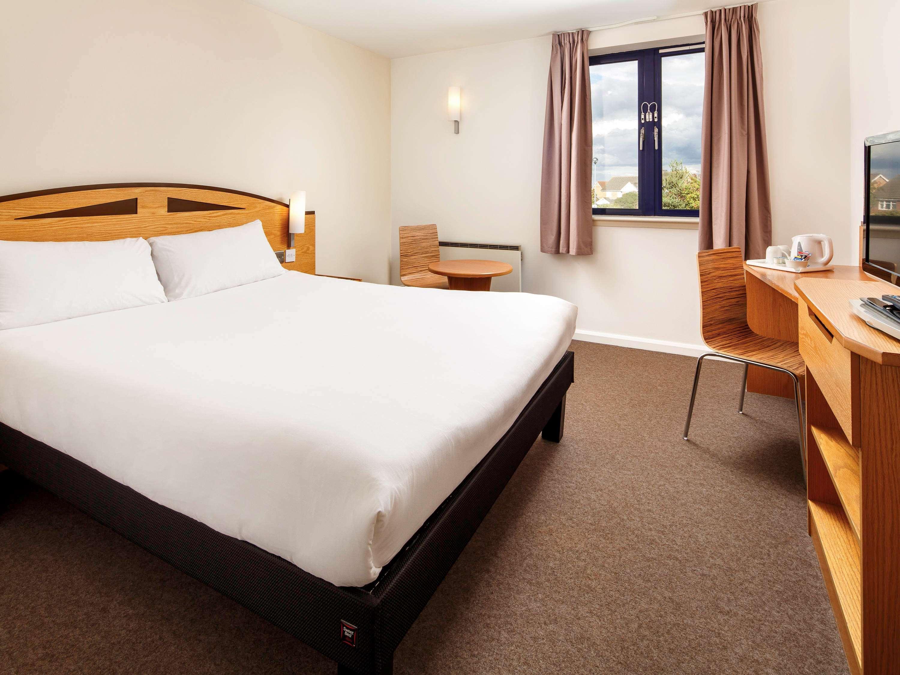 Ibis Wellingborough Hotel Bagian luar foto