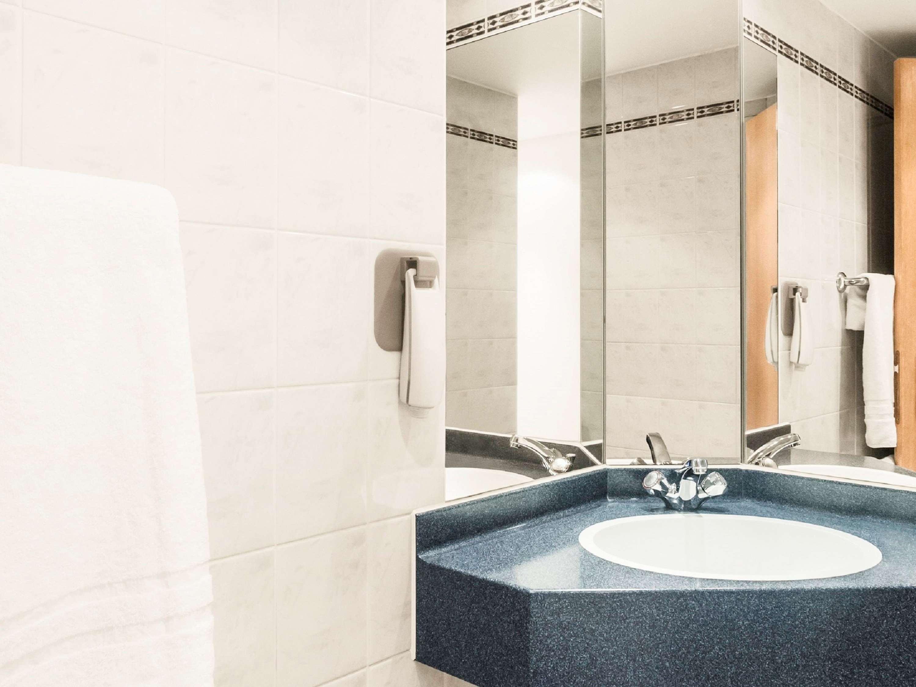 Ibis Wellingborough Hotel Bagian luar foto