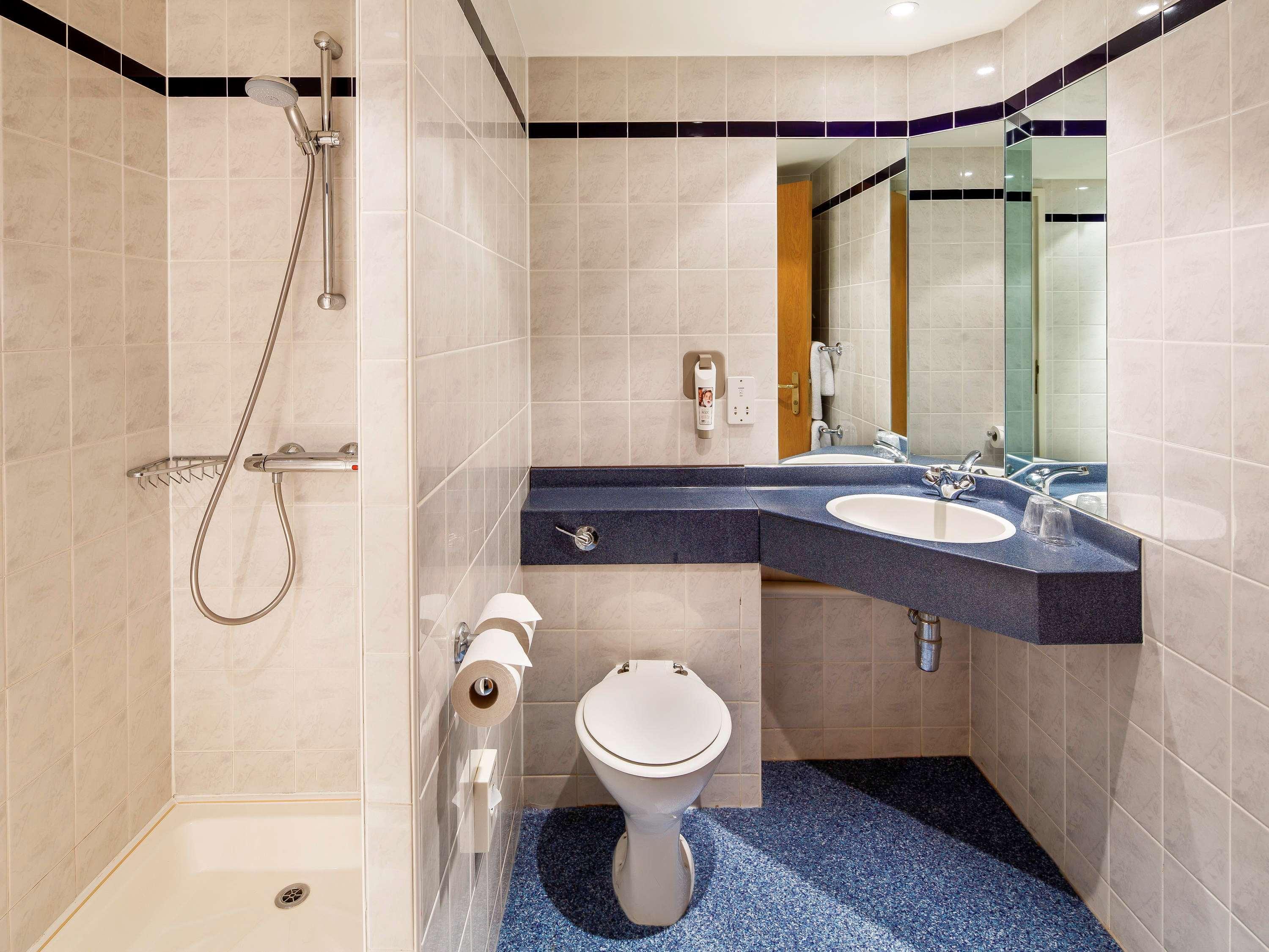 Ibis Wellingborough Hotel Bagian luar foto