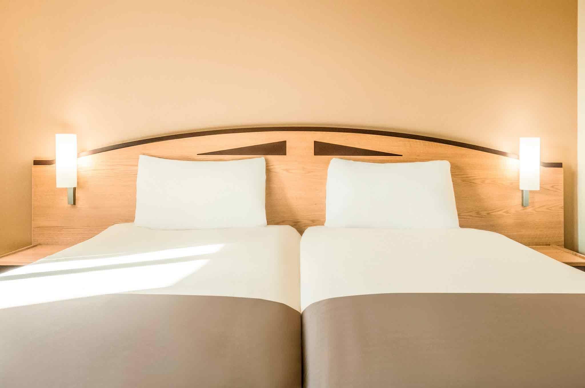 Ibis Wellingborough Hotel Bagian luar foto