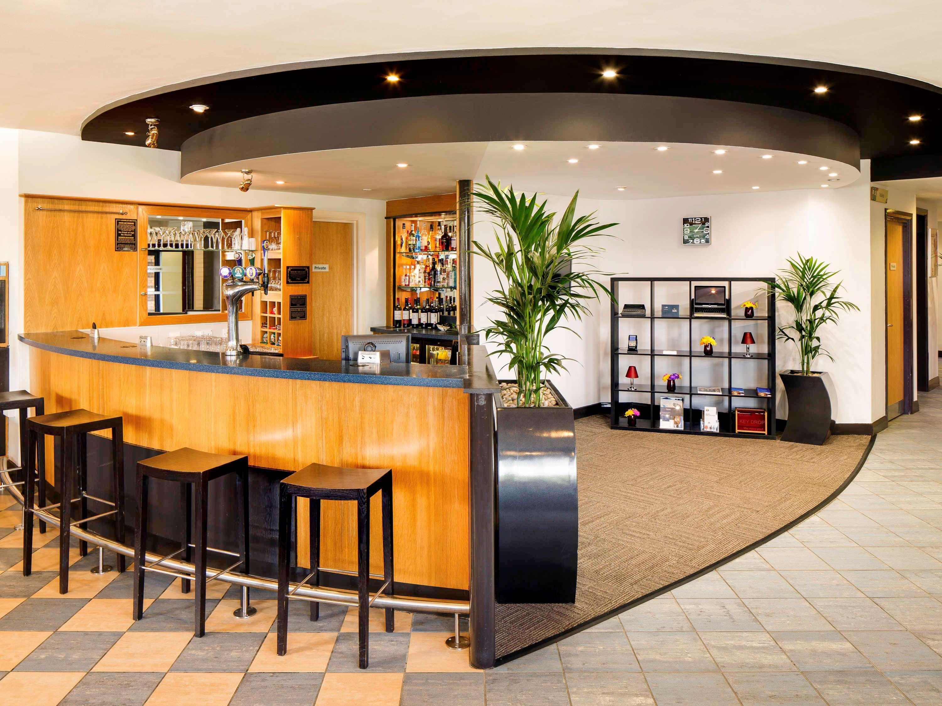 Ibis Wellingborough Hotel Bagian luar foto