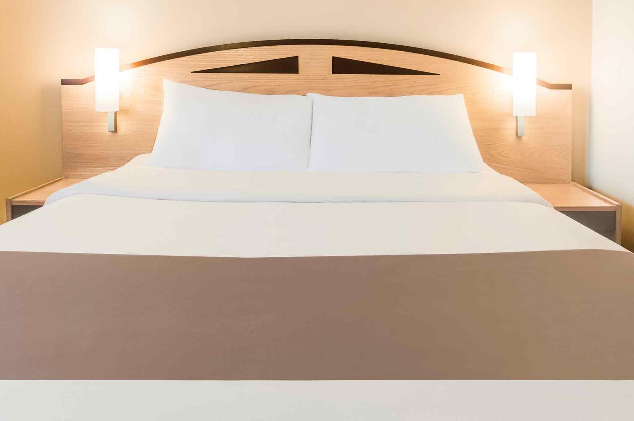 Ibis Wellingborough Hotel Bagian luar foto