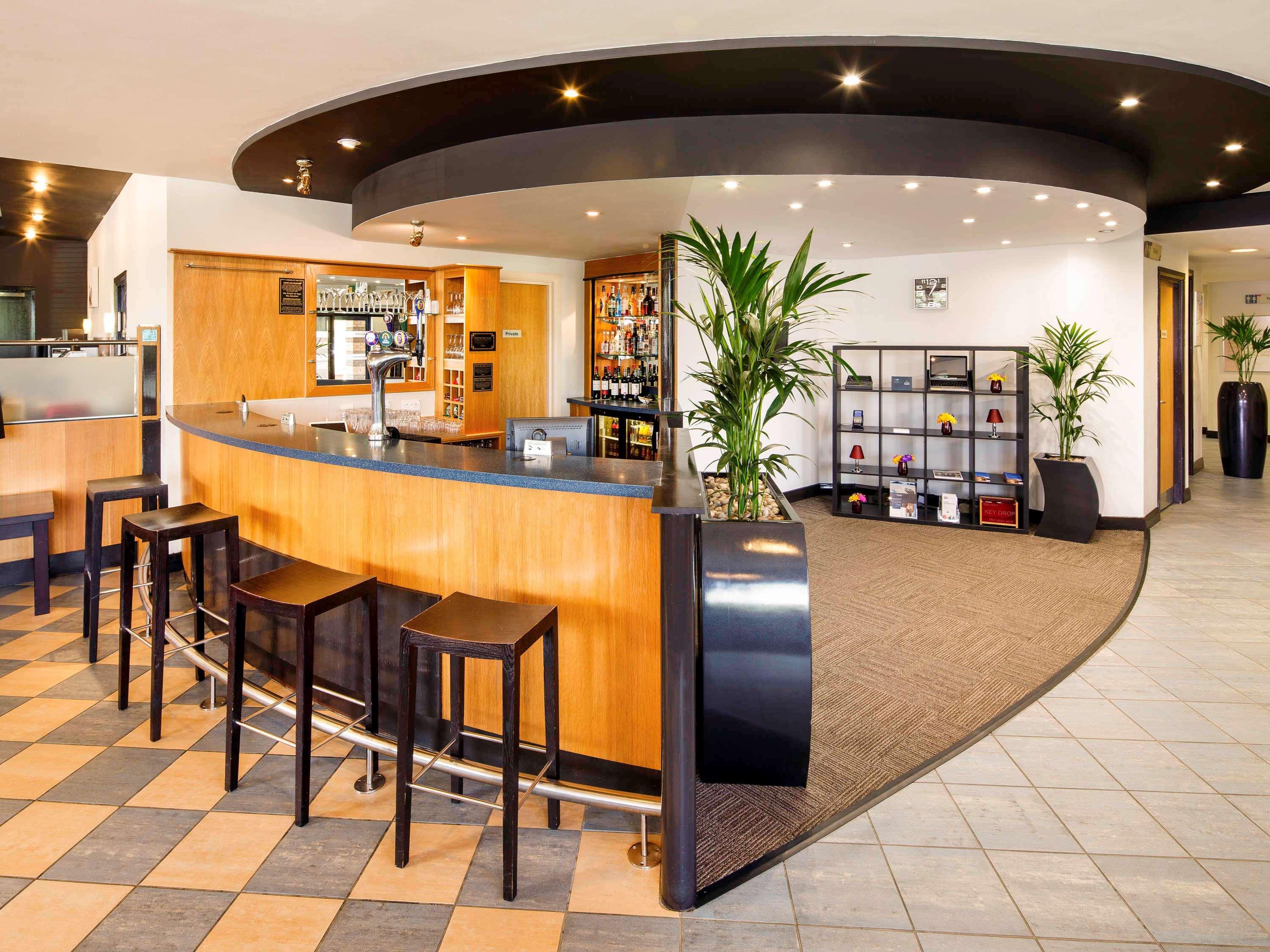 Ibis Wellingborough Hotel Bagian luar foto