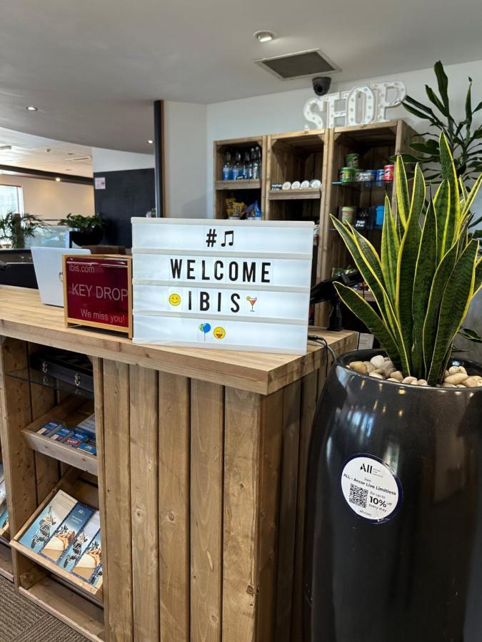 Ibis Wellingborough Hotel Bagian luar foto