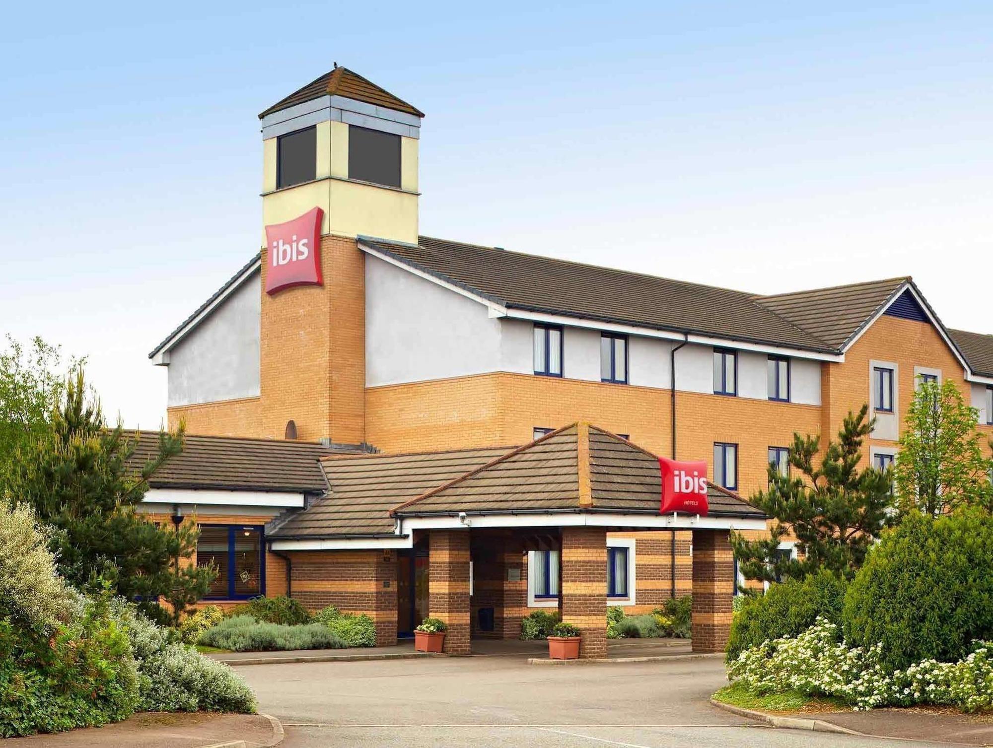 Ibis Wellingborough Hotel Bagian luar foto