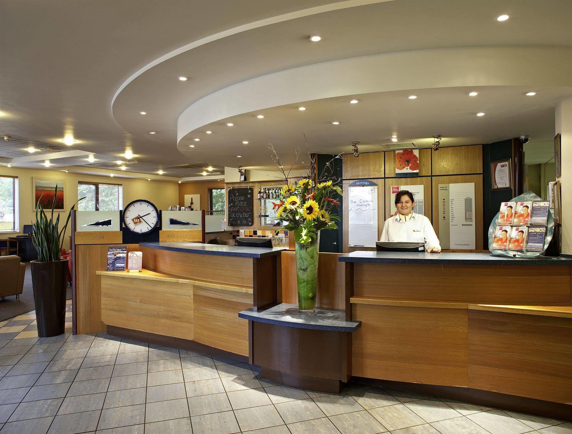 Ibis Wellingborough Hotel Bagian luar foto