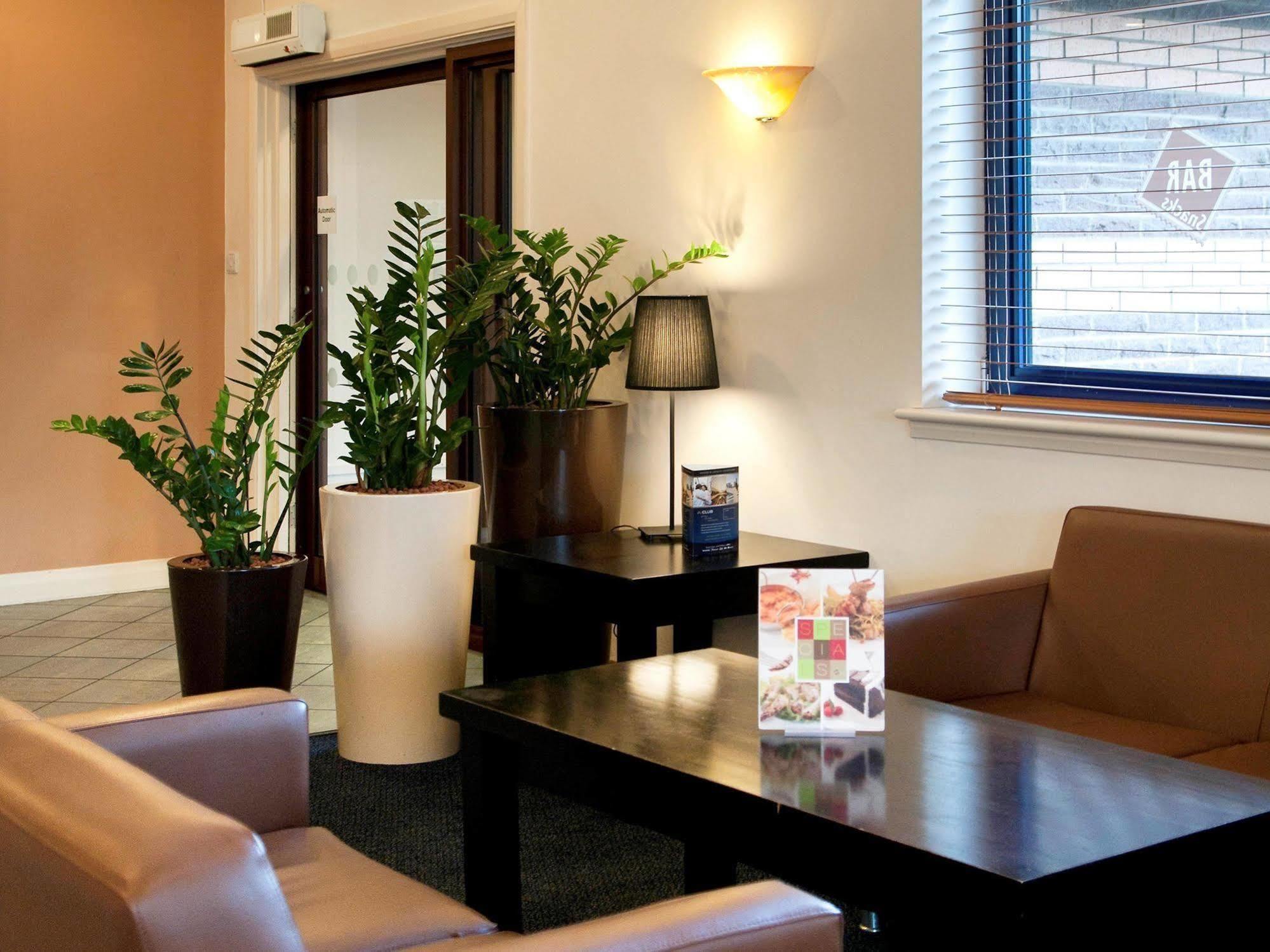 Ibis Wellingborough Hotel Bagian luar foto