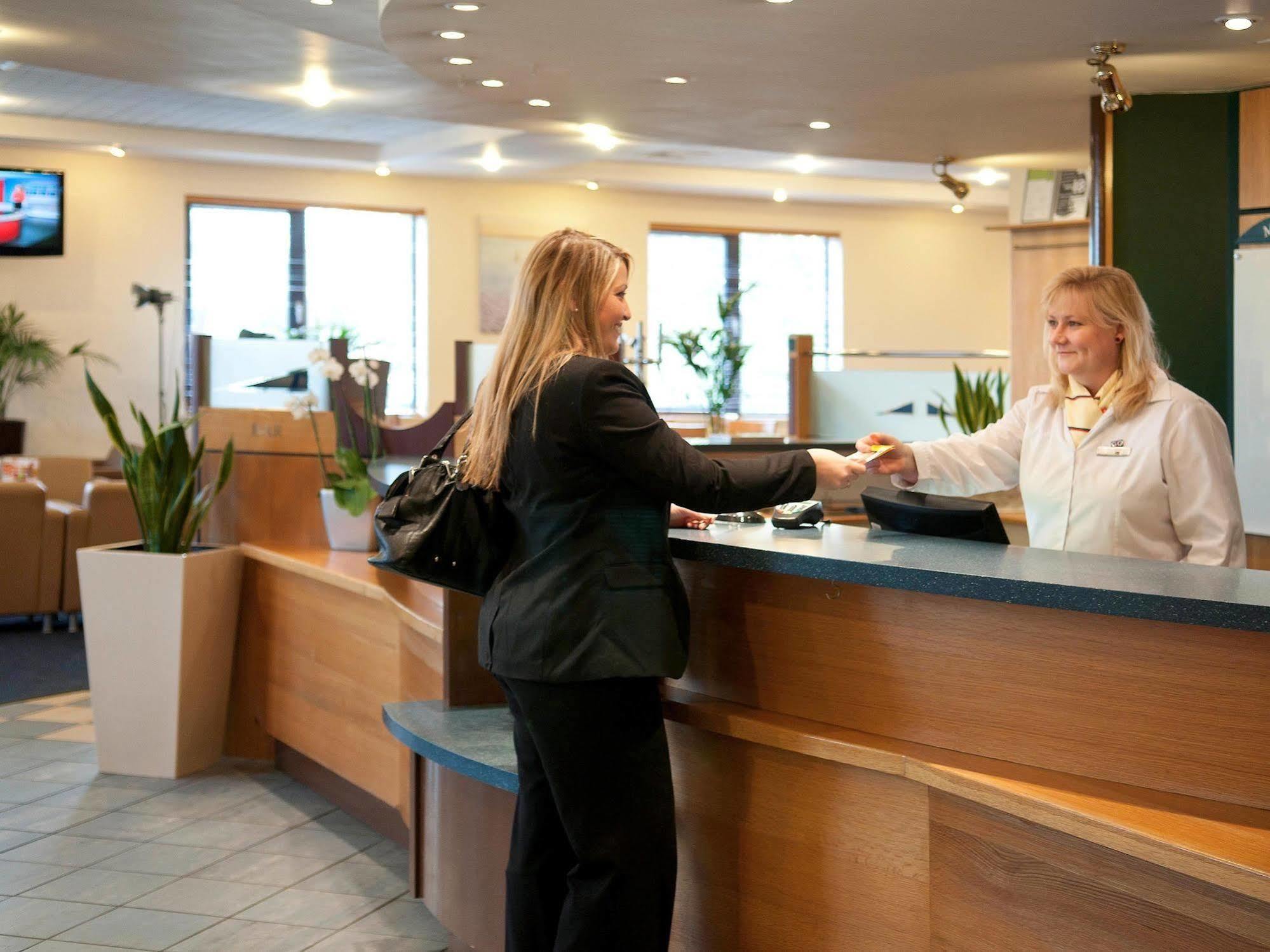 Ibis Wellingborough Hotel Bagian luar foto