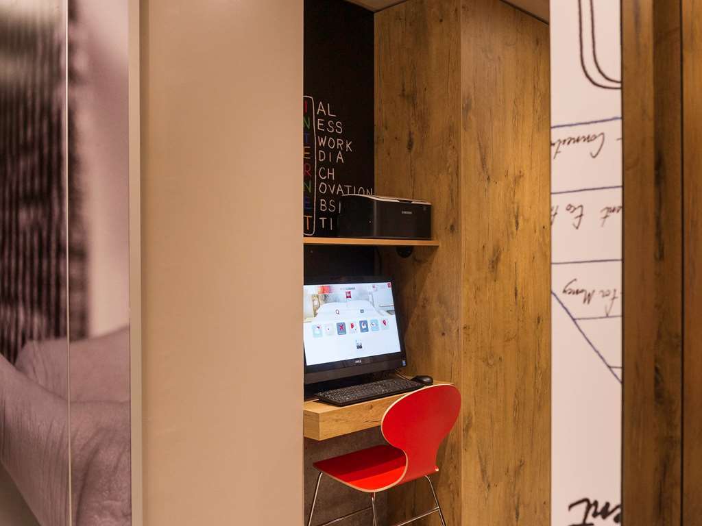 Ibis Wellingborough Hotel Bagian luar foto