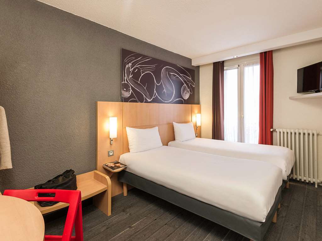 Ibis Wellingborough Hotel Bagian luar foto